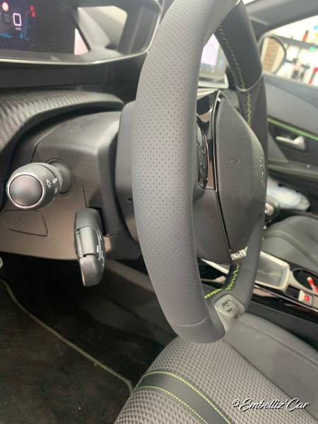 Rénovation volant en cuir  sur Peugeot 208 GT à Arras