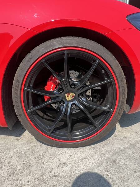 Pose de protection de Jantes Alloygator sur une Porsche Boxster 718 GTS  près de Douai dans le Nord Pas de Calais