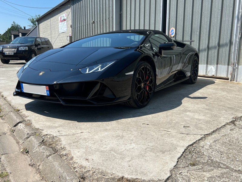 Polissage carrosserie et pose film de protection carrosserie sur Lamborghini Huracan spider