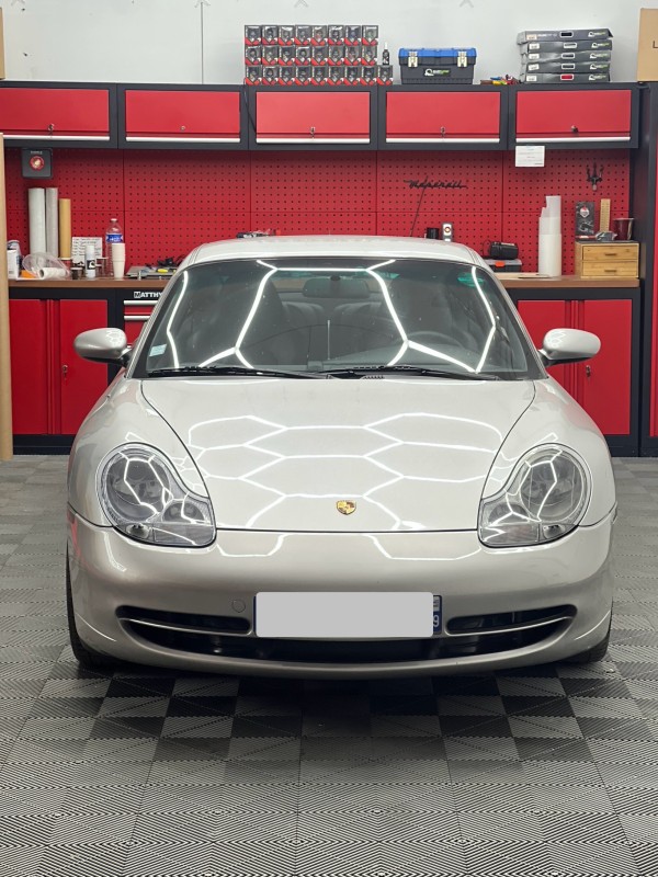 Entretien, soin nourrissant et reteinte siège en cuir Porsche 911 Carrera de 1999 venue d’Amiens