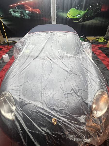 Entretien et re-pigmentation des cuirs Colourlock sur une Porsche Boxster près de cambrais dans le Nord Pas de Calais