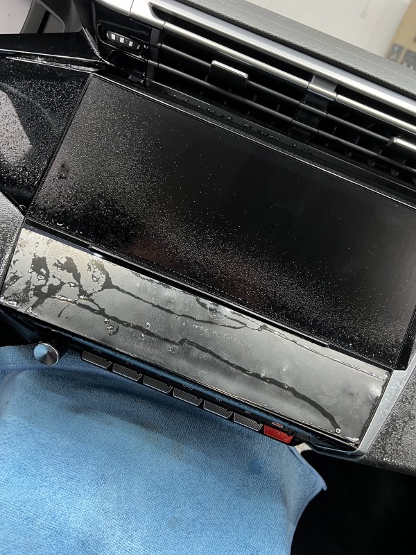 Protection film PPF mat sur écran tactile contre les traces des doigts sur Peugeot 308 à Douai
