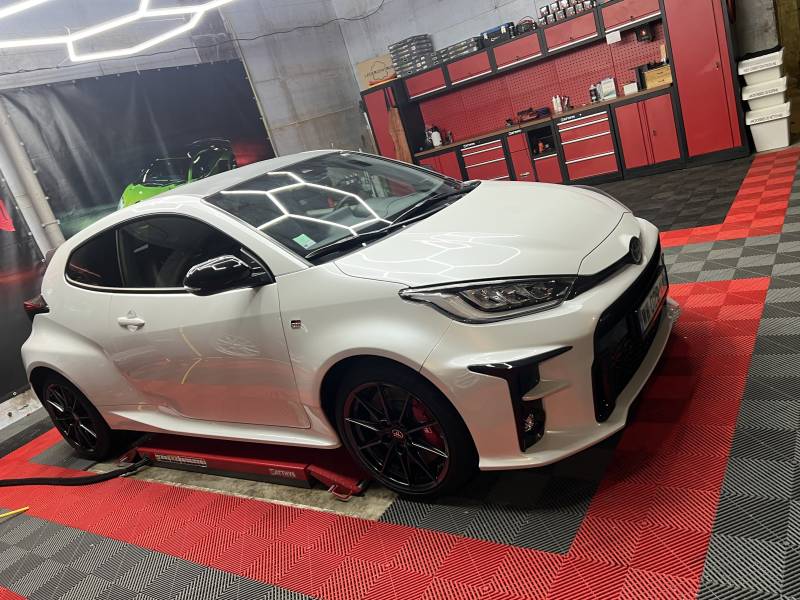 Pose d'une protection totale PPF xpel sur Toyota Yaris GR à Arras