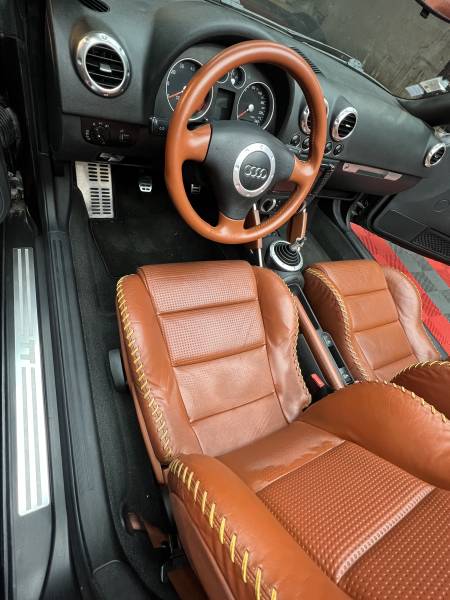 Soin des cuirs avec Re-pigmentation colouclock sur une Audi TT baseball  prés de Douai dans le Nord Pas de Calais