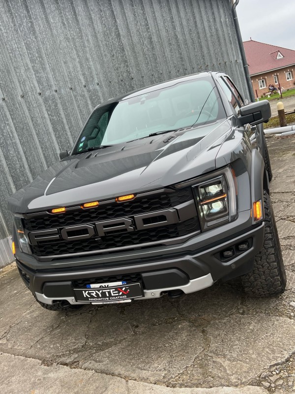 Pose d'une protection complète céramique Krytex sur carrosserie, vitre, jante et sur siège en cuir sur Ford Raptor à Arras