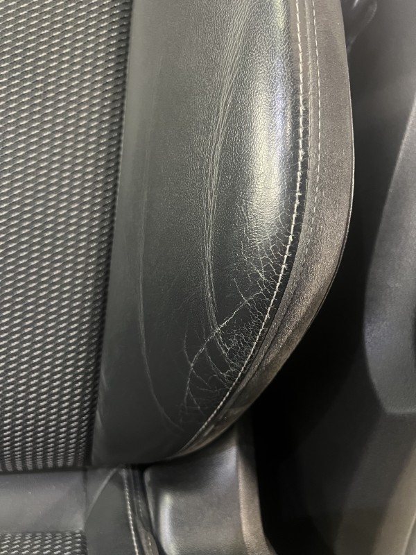 Soin et reteinte siège conducteur d'une Audi Q3 à Saint-Quentin