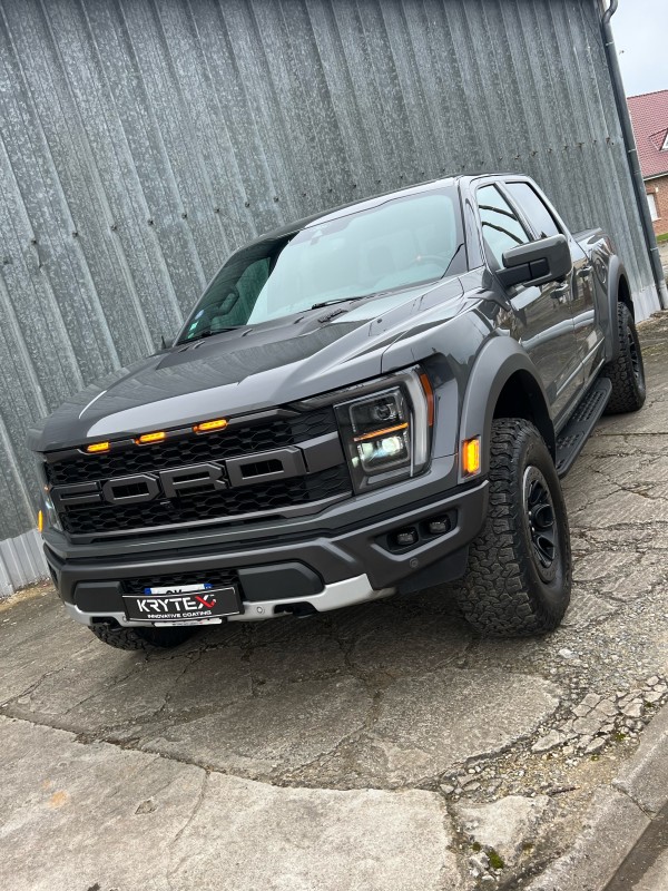 Pose d'une protection complète céramique Krytex sur carrosserie, vitre, jante et sur siège en cuir sur Ford Raptor à Arras