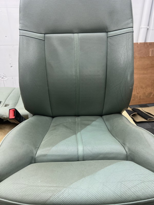 Réfection plastiques et suppression Soft Touch intérieur sur une BMW Série 7 venue de Lens